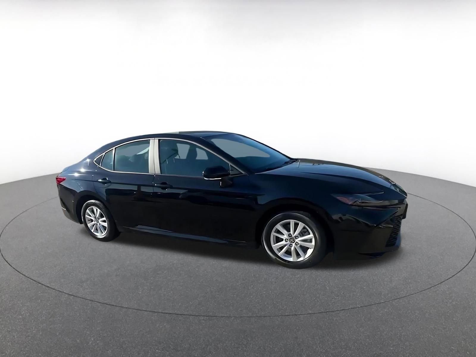 Used 2025 Toyota Camry LE image 2