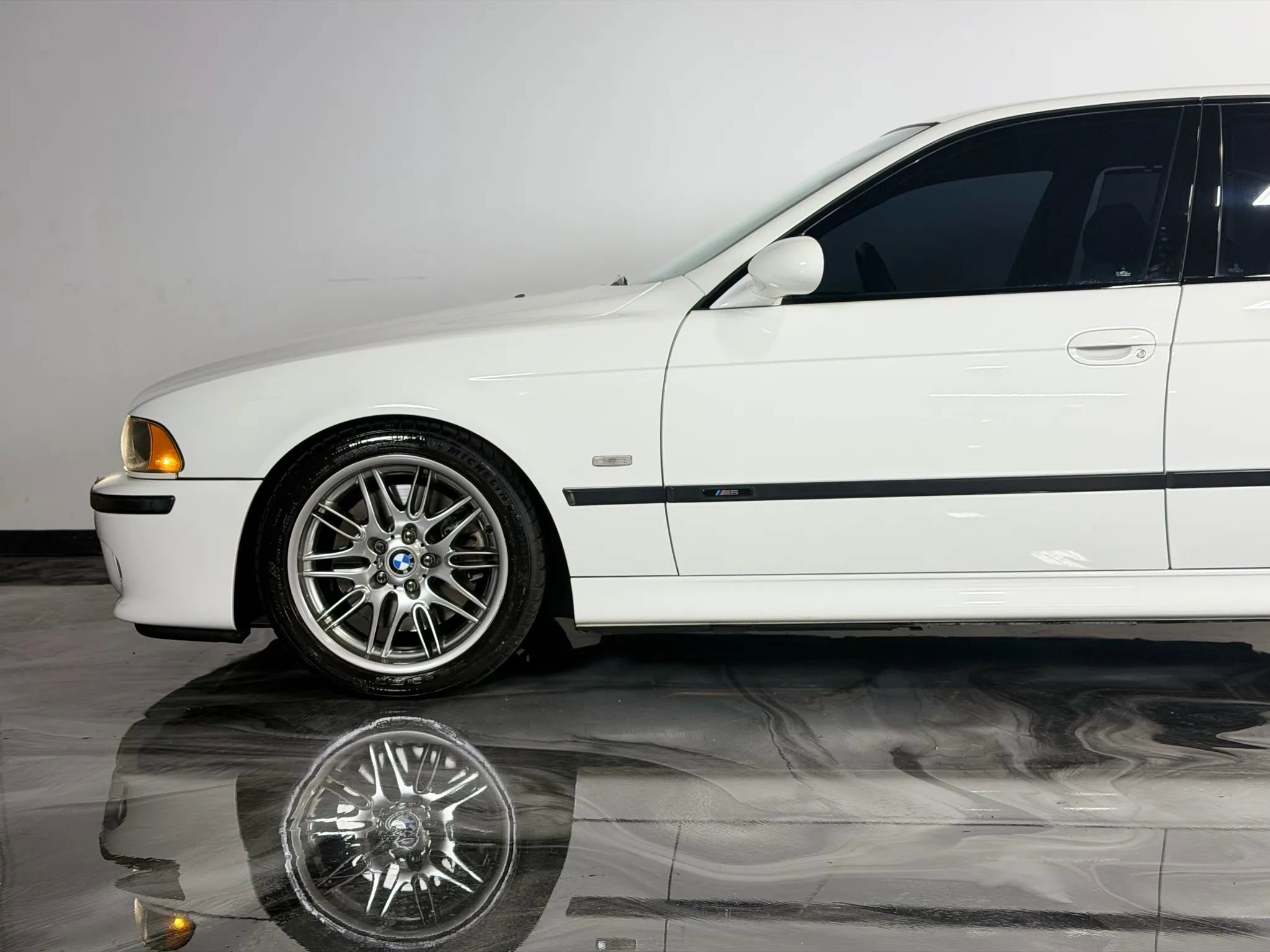 Used 2003 BMW M5 image 15