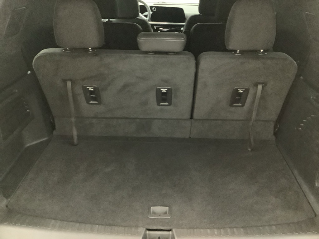 Used 2024 Chevrolet Traverse LT w/ LPO, Floor Liner Package image 8