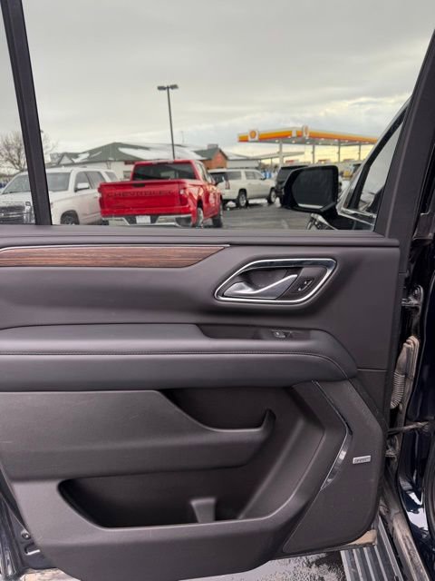 Used 2022 Chevrolet Suburban High Country image 21