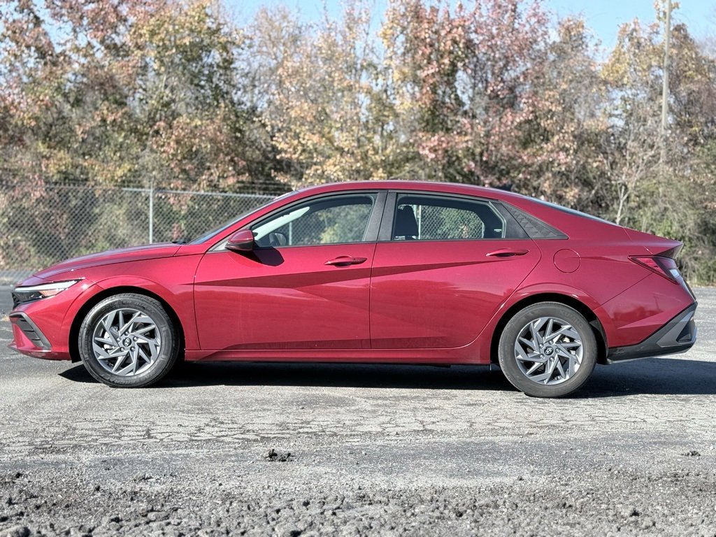 Used 2024 Hyundai Elantra SEL image 4