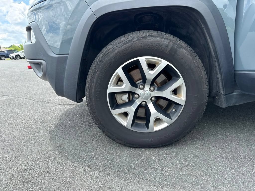 Used 2015 Jeep Cherokee Trailhawk AWD/4WD image 40