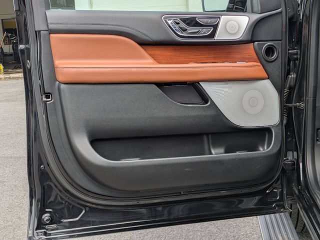 Used 2019 Lincoln Navigator Reserve AWD/4WD image 6
