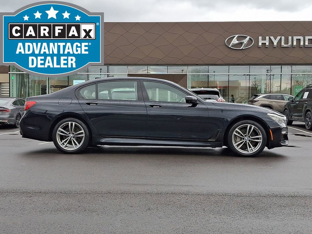 Used 2016 BMW 750i xDrive image 10