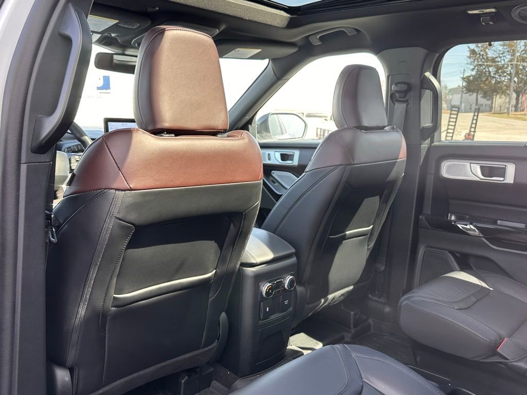 Certified 2023 Ford Explorer Platinum w/ Technology Package image 13