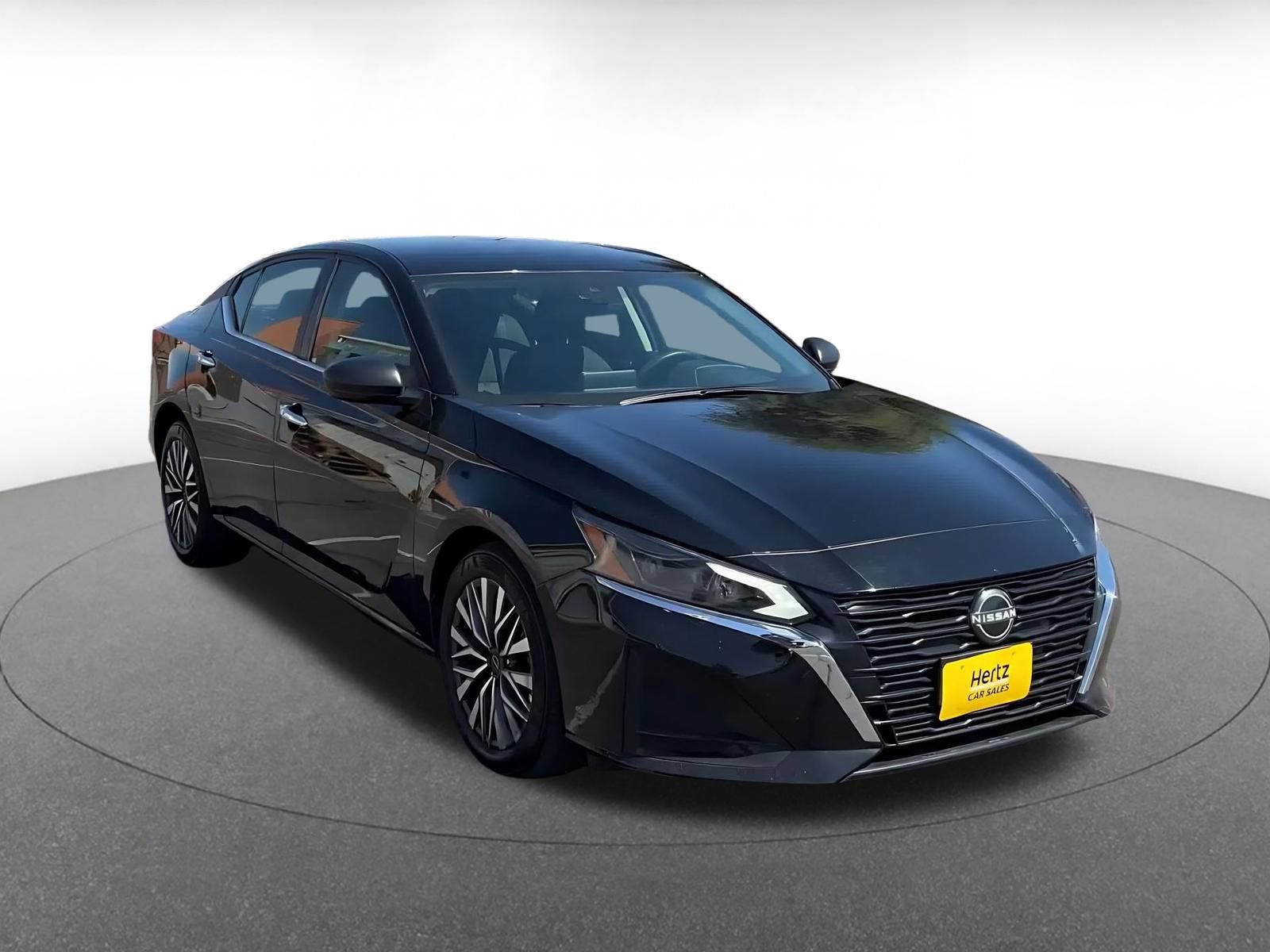 Used 2025 Nissan Altima 2.5 SV FWD image 3