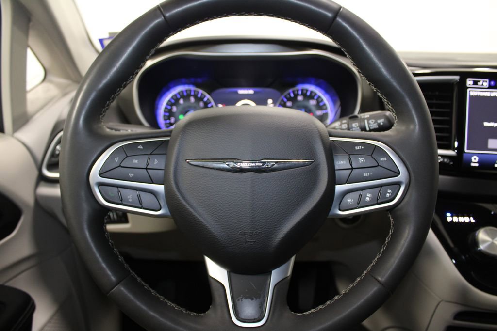 Used 2024 Chrysler Pacifica Touring-L image 35