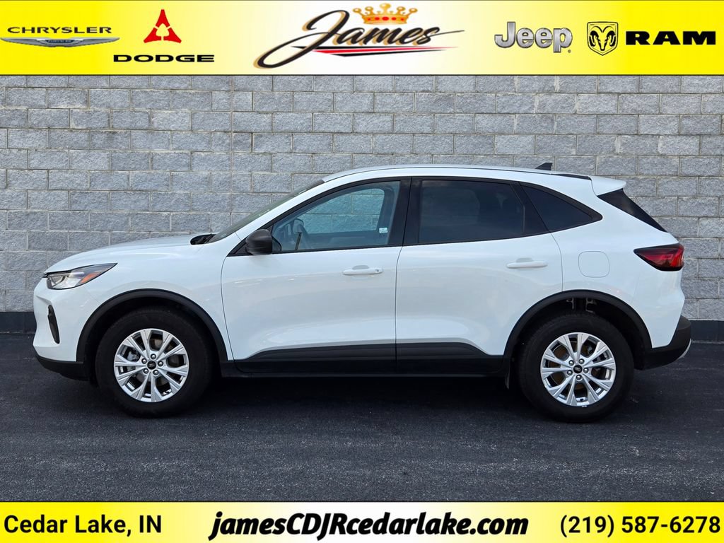 Used 2025 Ford Escape Active AWD/4WD image 2