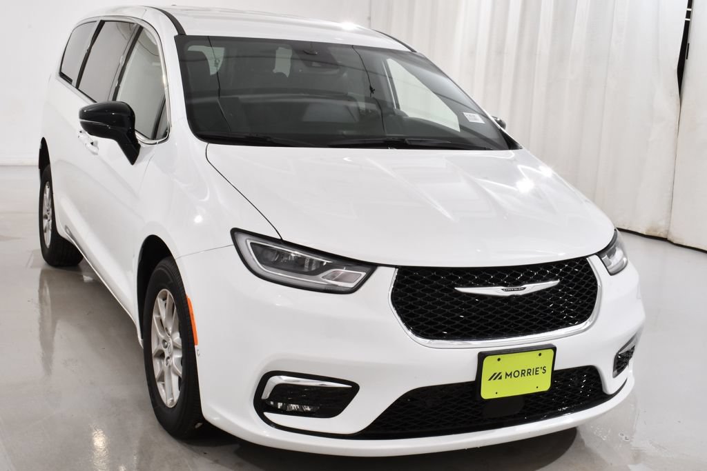 Used 2026 Chrysler Pacifica Select FWD image 5