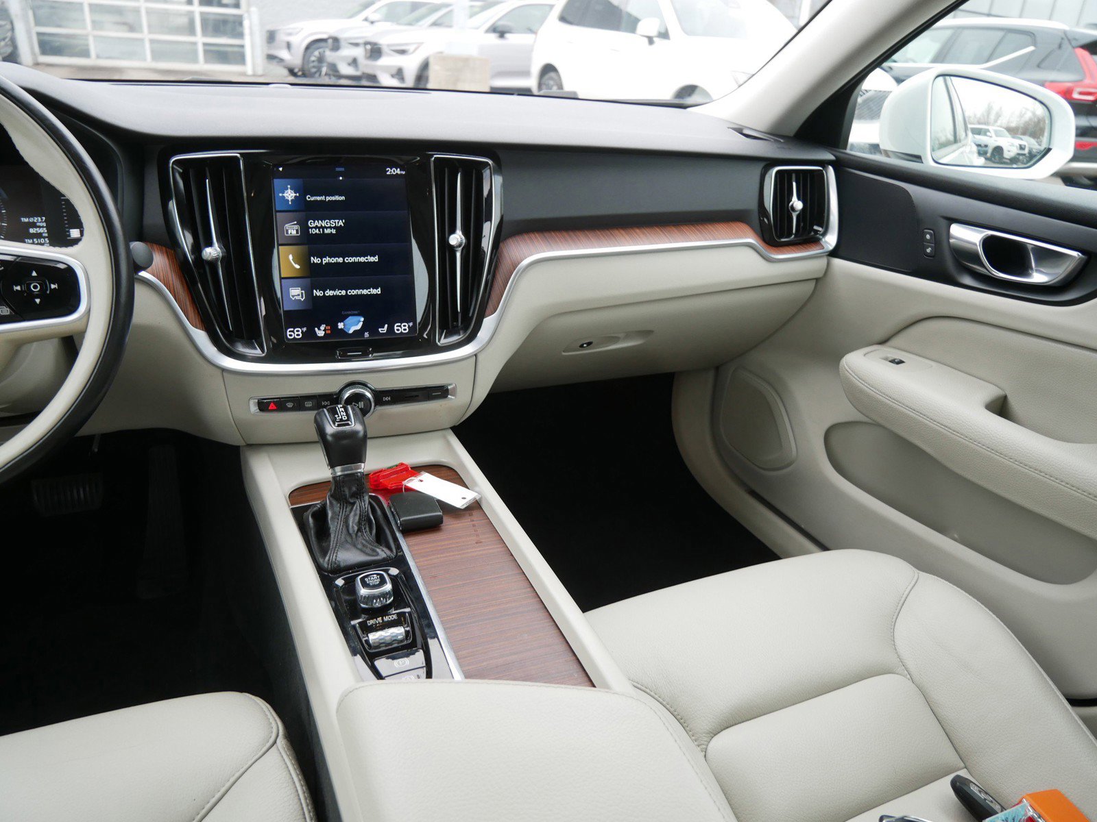 Used 2019 Volvo S60 T6 Momentum w/ Premium Package image 14