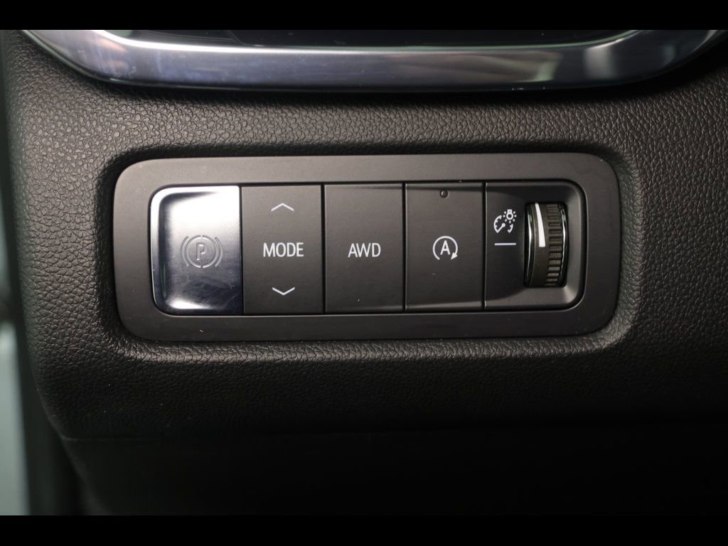 Used 2025 GMC Acadia Elevation image 12