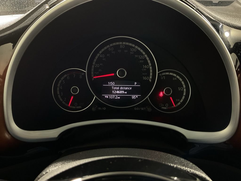 Used 2013 Volkswagen Beetle Turbo FWD image 25