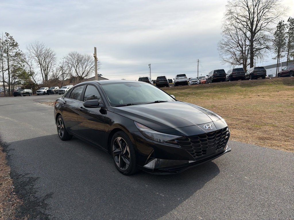 Used 2023 Hyundai Elantra Limited image 3