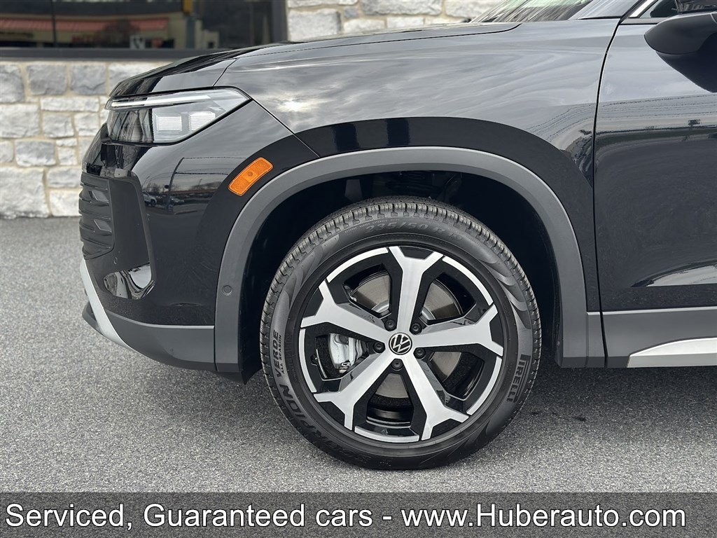 Used 2025 Volkswagen Tiguan SE AWD/4WD image 32