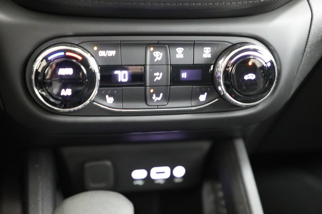 Used 2023 Chevrolet TrailBlazer LT w/ Convenience Package AWD/4WD image 6