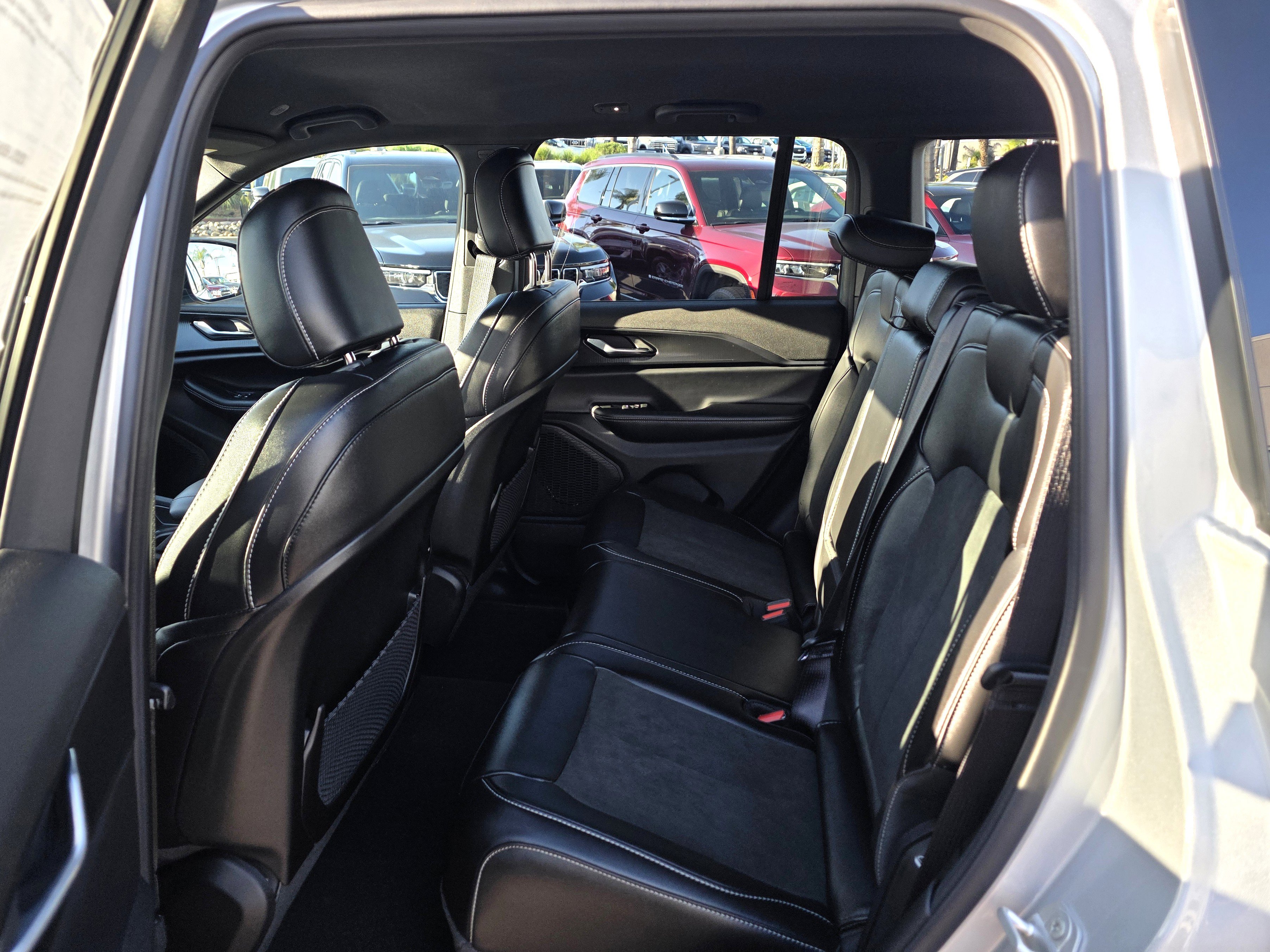 New 2025 Jeep Grand Cherokee Altitude image 18