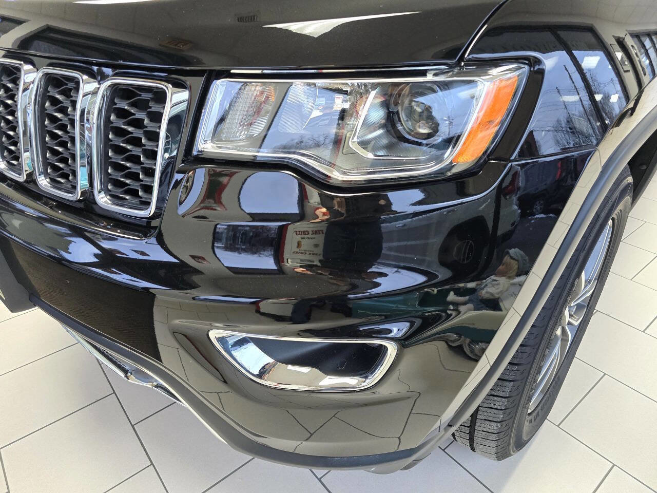 Used 2021 Jeep Grand Cherokee Limited AWD/4WD image 9