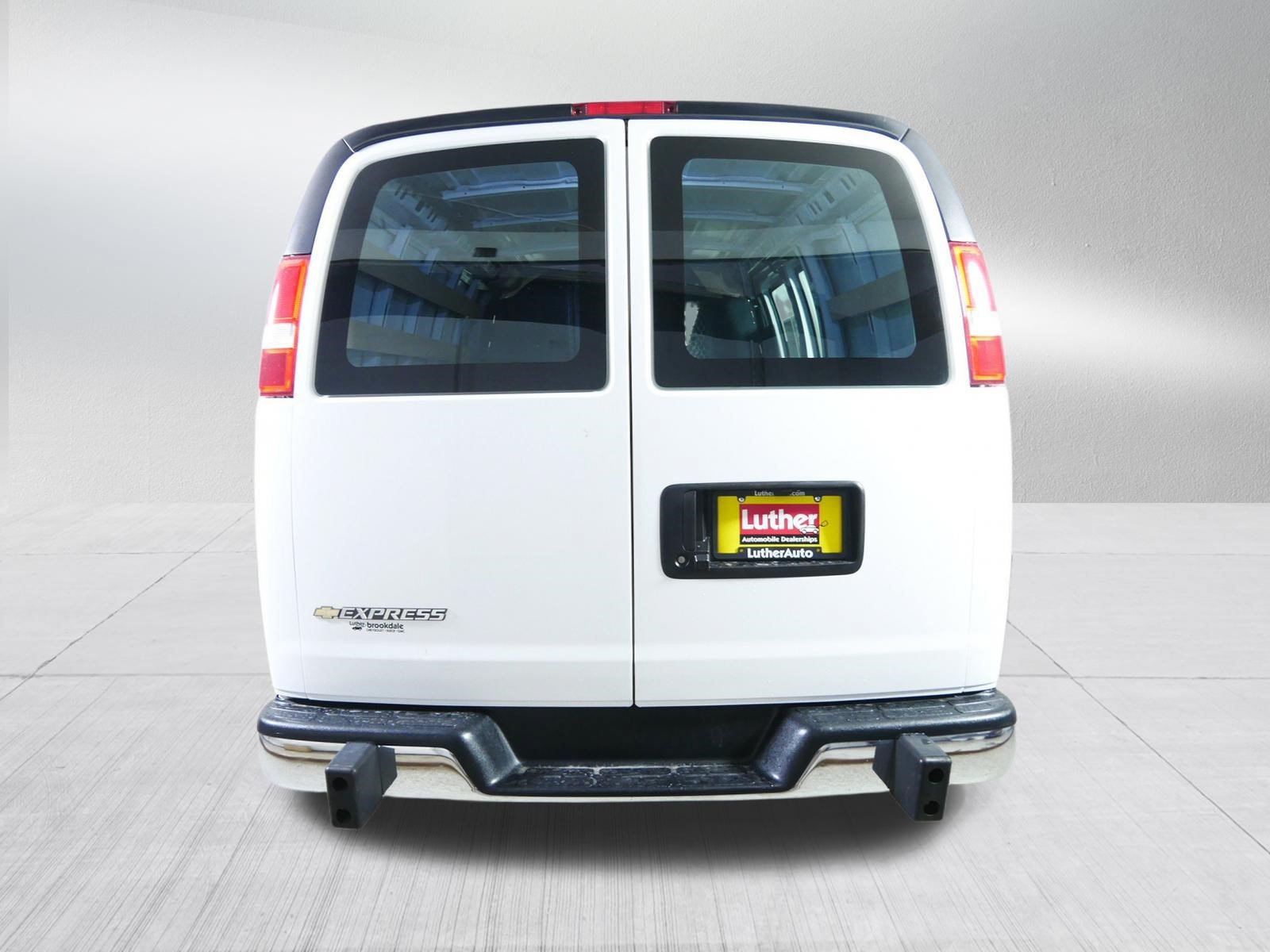 Used 2025 Chevrolet Express 2500 w/ Driver Convenience Package RWD image 6
