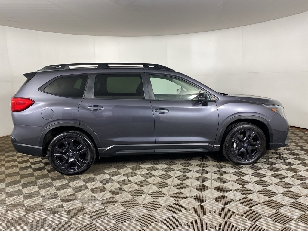 Used 2023 Subaru Ascent Onyx Edition image 4