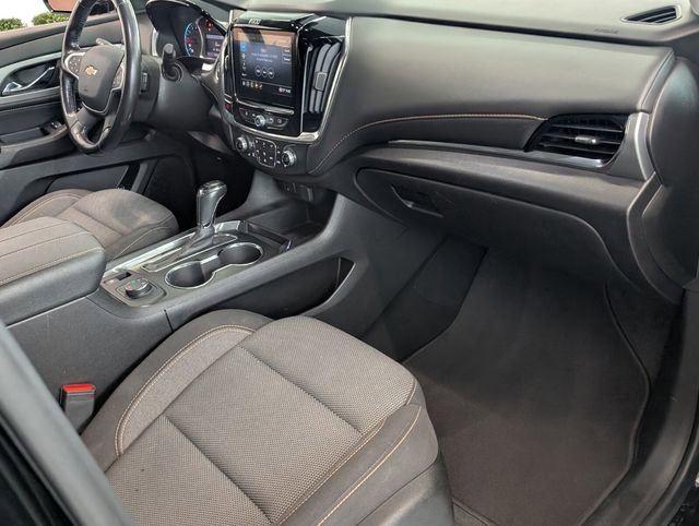 Certified 2020 Chevrolet Traverse LT w/ Driver Confidence II Package image 17