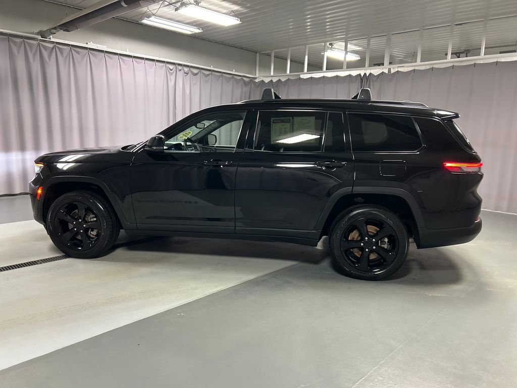 Used 2022 Jeep Grand Cherokee L Laredo image 4