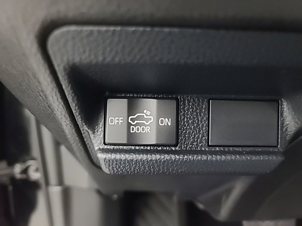 Used 2025 Toyota Tacoma TRD Off-Road image 28