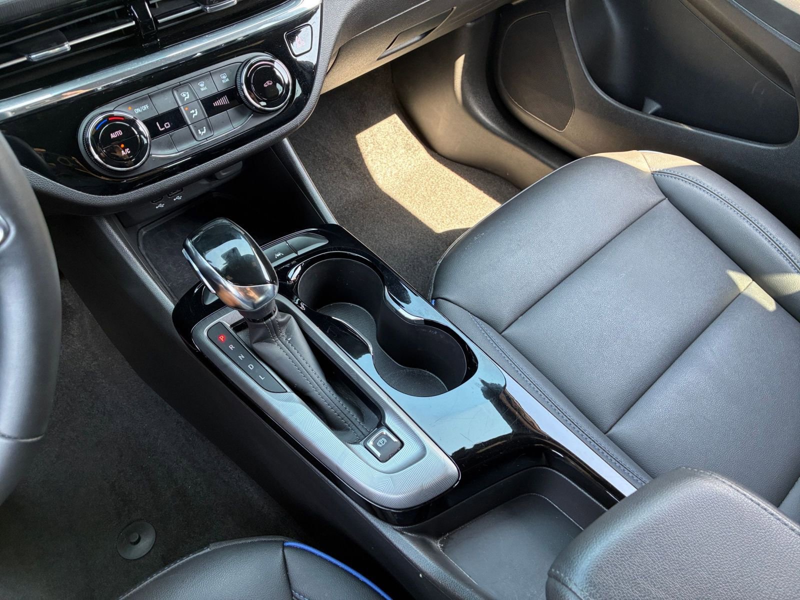 Used 2025 Buick Envista Sport Touring image 40