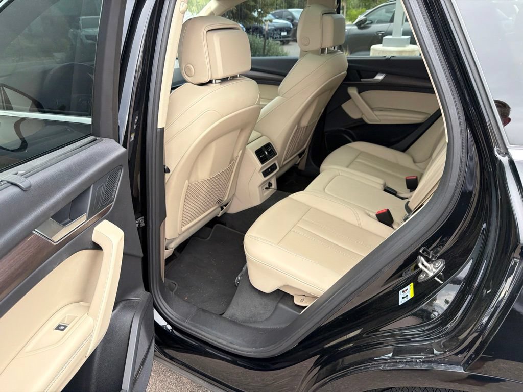 Used 2021 Audi Q5 2.0T Premium Plus w/ Premium Plus Package AWD/4WD image 12