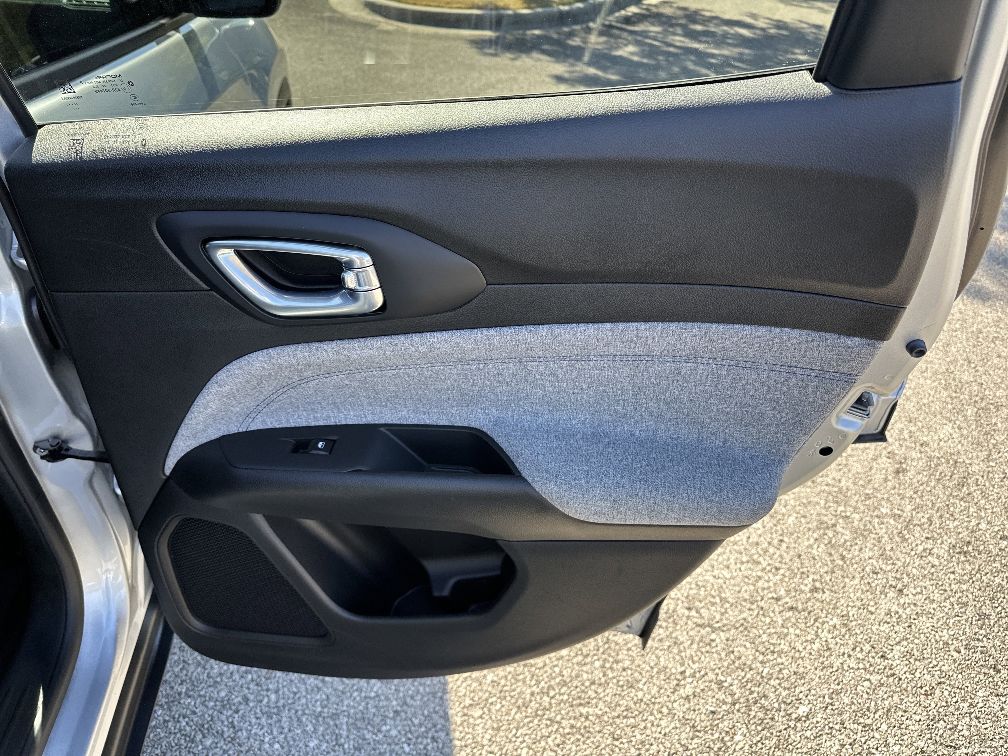 Used 2025 Jeep Compass Latitude image 16