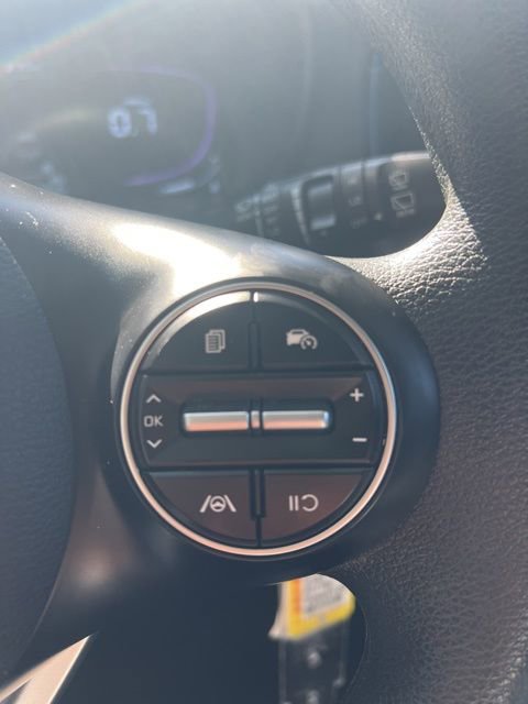 Used 2025 Kia Soul LX w/ LX Technology Package FWD image 14