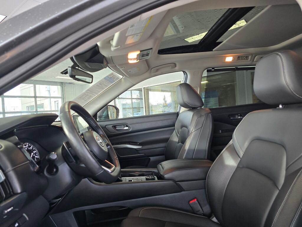 Used 2025 Nissan Pathfinder SL w/ SL Premium Package image 23