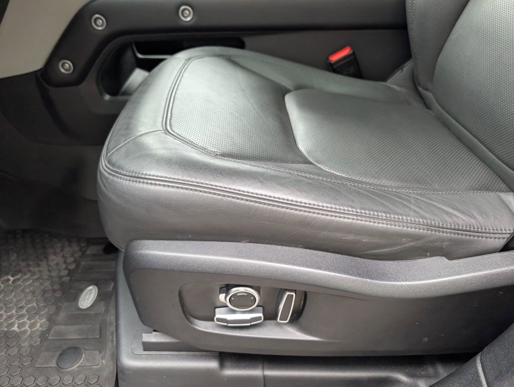 Used 2024 Land Rover Defender 130 S image 31