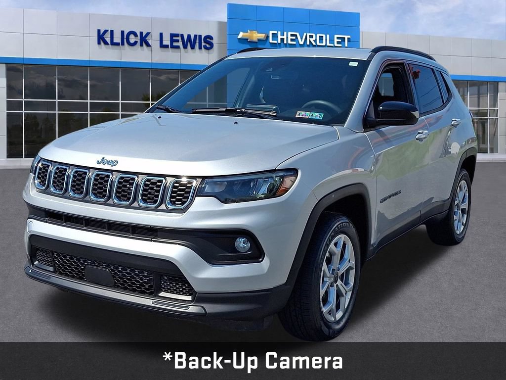 Used 2025 Jeep Compass Latitude AWD/4WD image 3