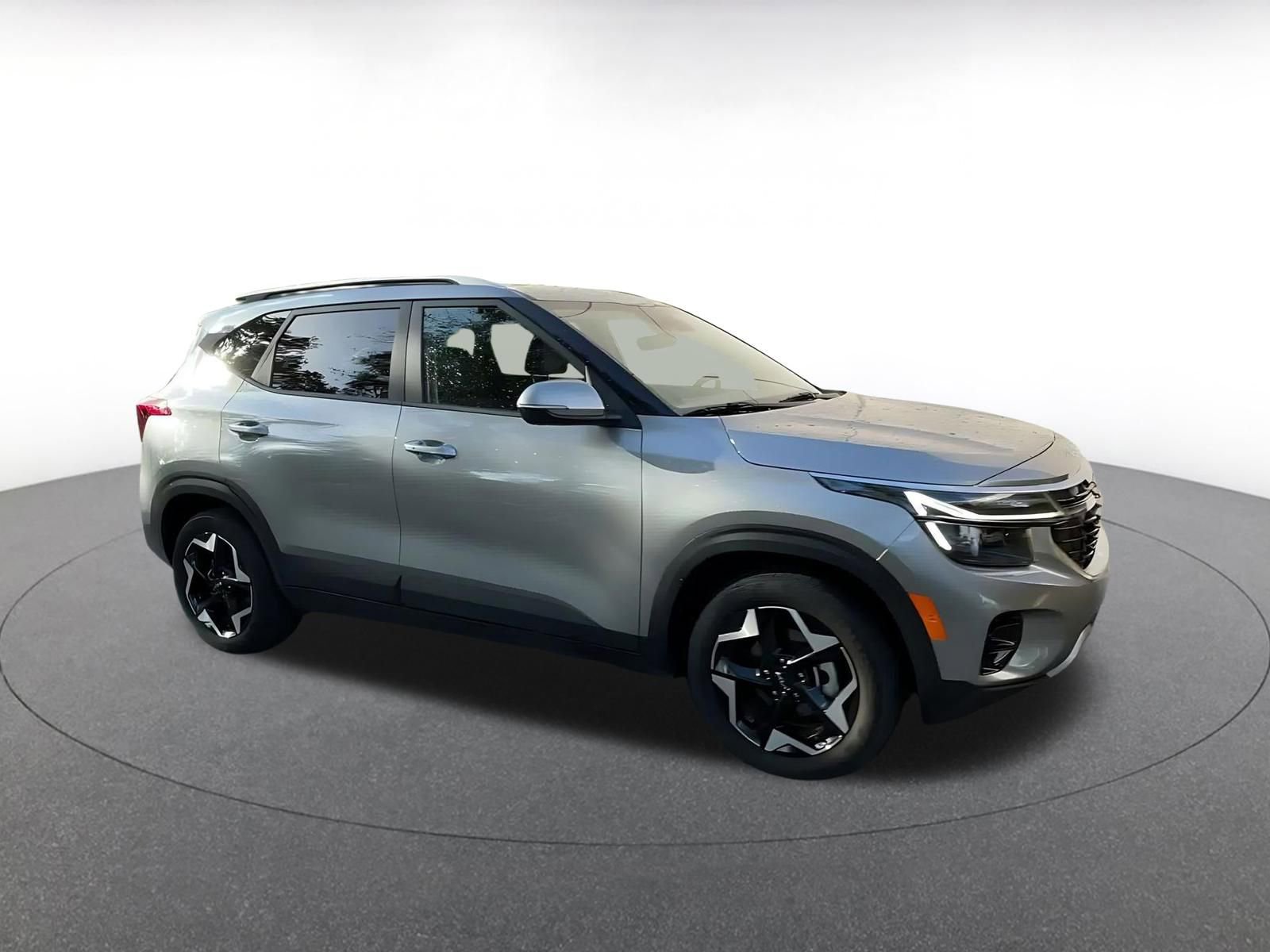 Used 2025 Kia Seltos S FWD image 2