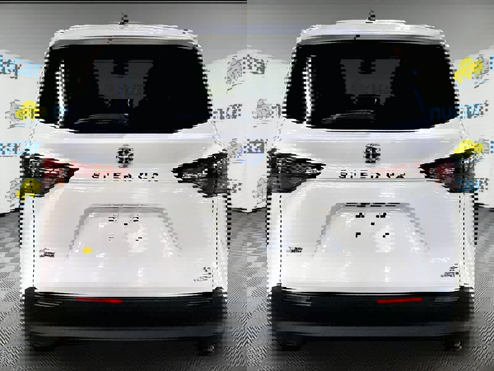 Used 2024 Toyota Sienna LE image 5