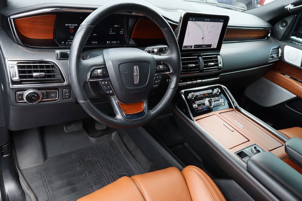 Used 2020 Lincoln Navigator Reserve w/ Equipment Group 208A Reserve AWD/4WD image 12