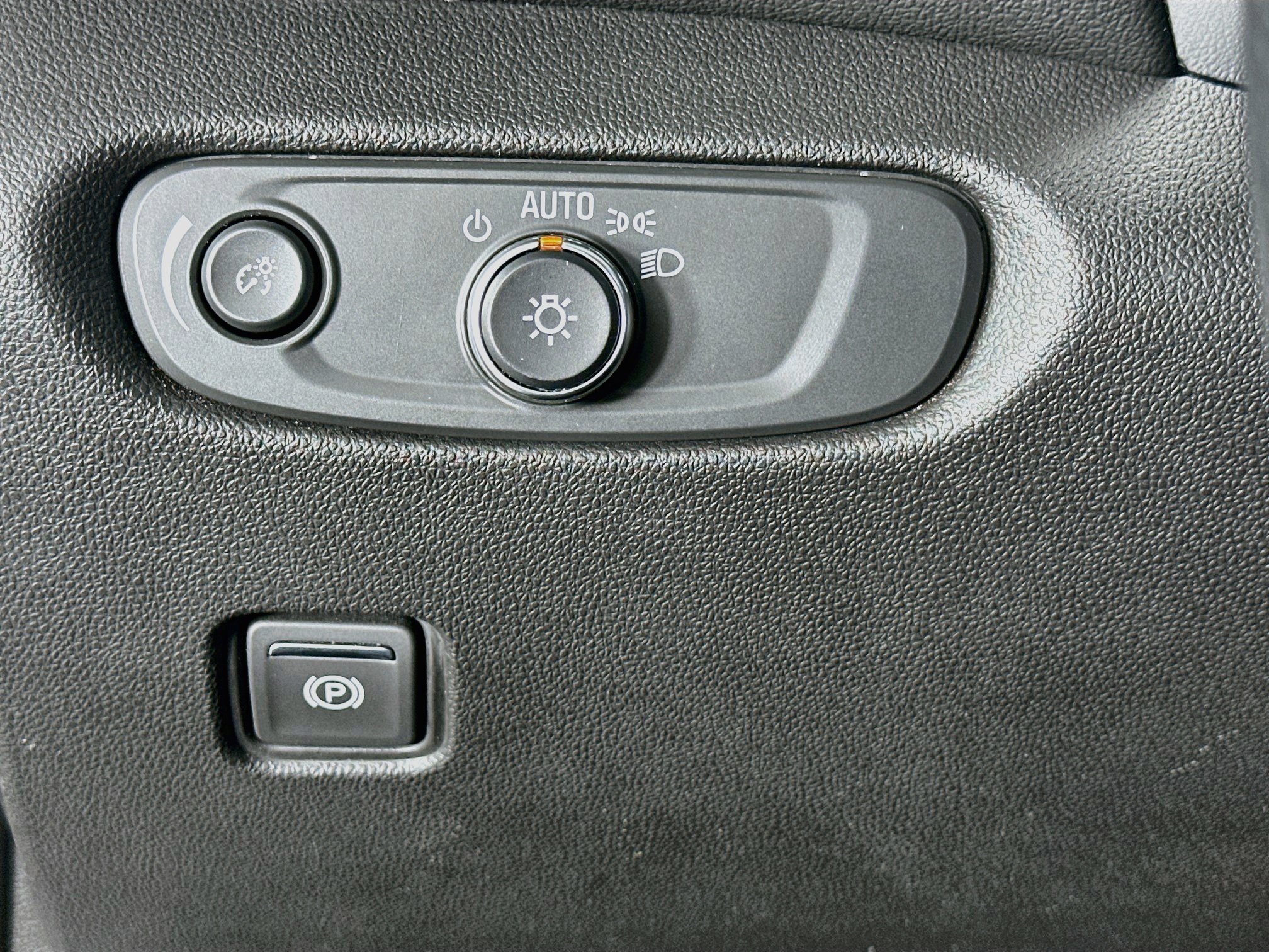 Used 2025 Chevrolet Blazer LT FWD image 16