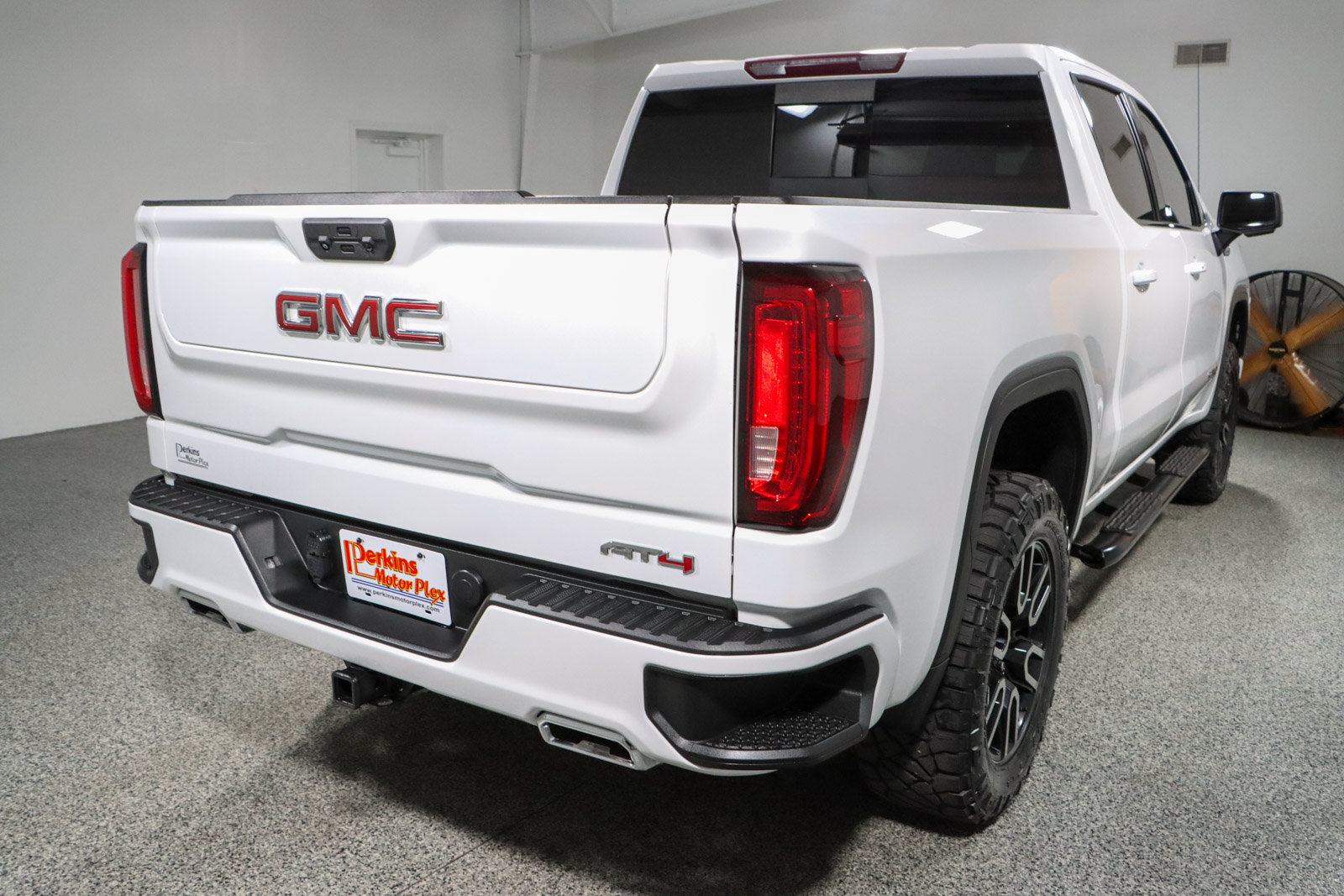 Used 2022 GMC Sierra 1500 AT4 w/ AT4 Preferred Package AWD/4WD image 8