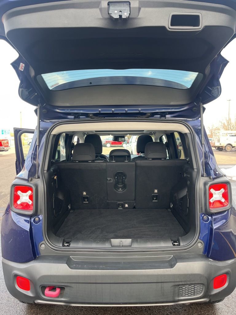 Used 2020 Jeep Renegade Trailhawk w/ Cold Weather Group AWD/4WD image 27