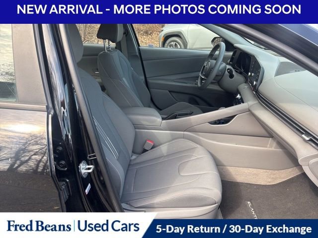 Used 2023 Hyundai Elantra SEL w/ Preferred Accessory Package image 9