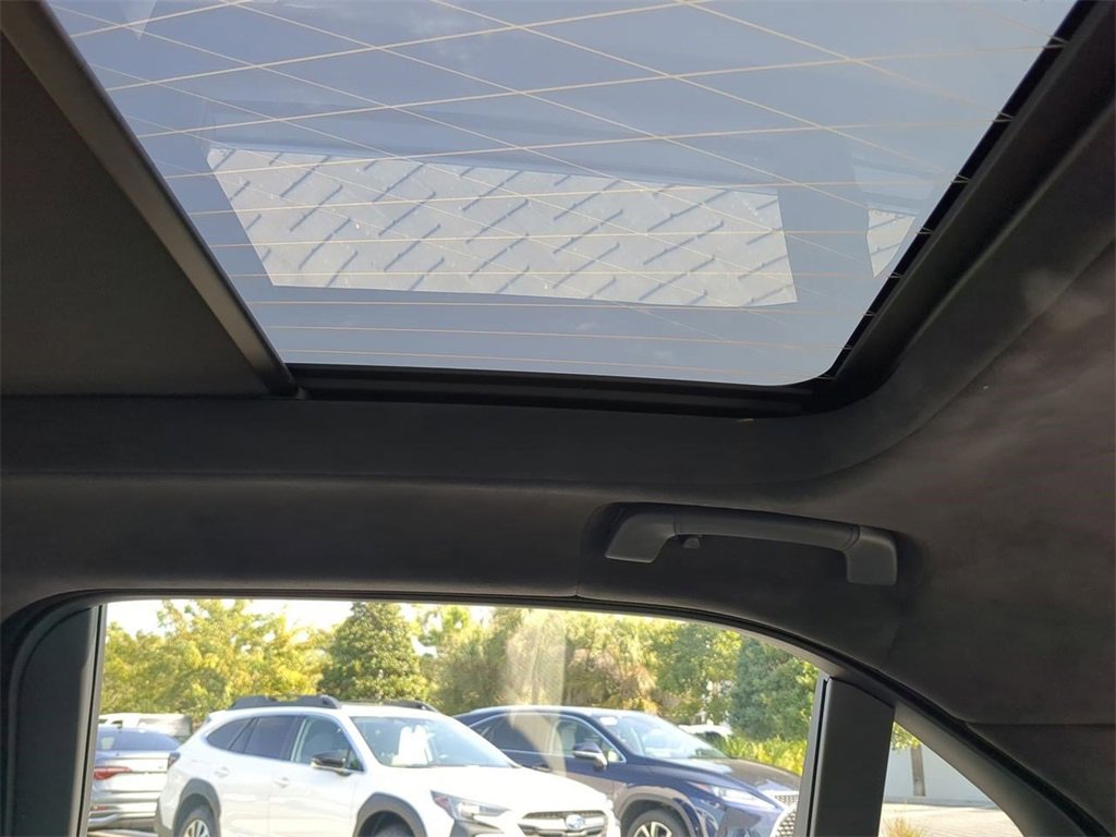 Certified 2023 BMW 760i xDrive w/ Executive Package image 21