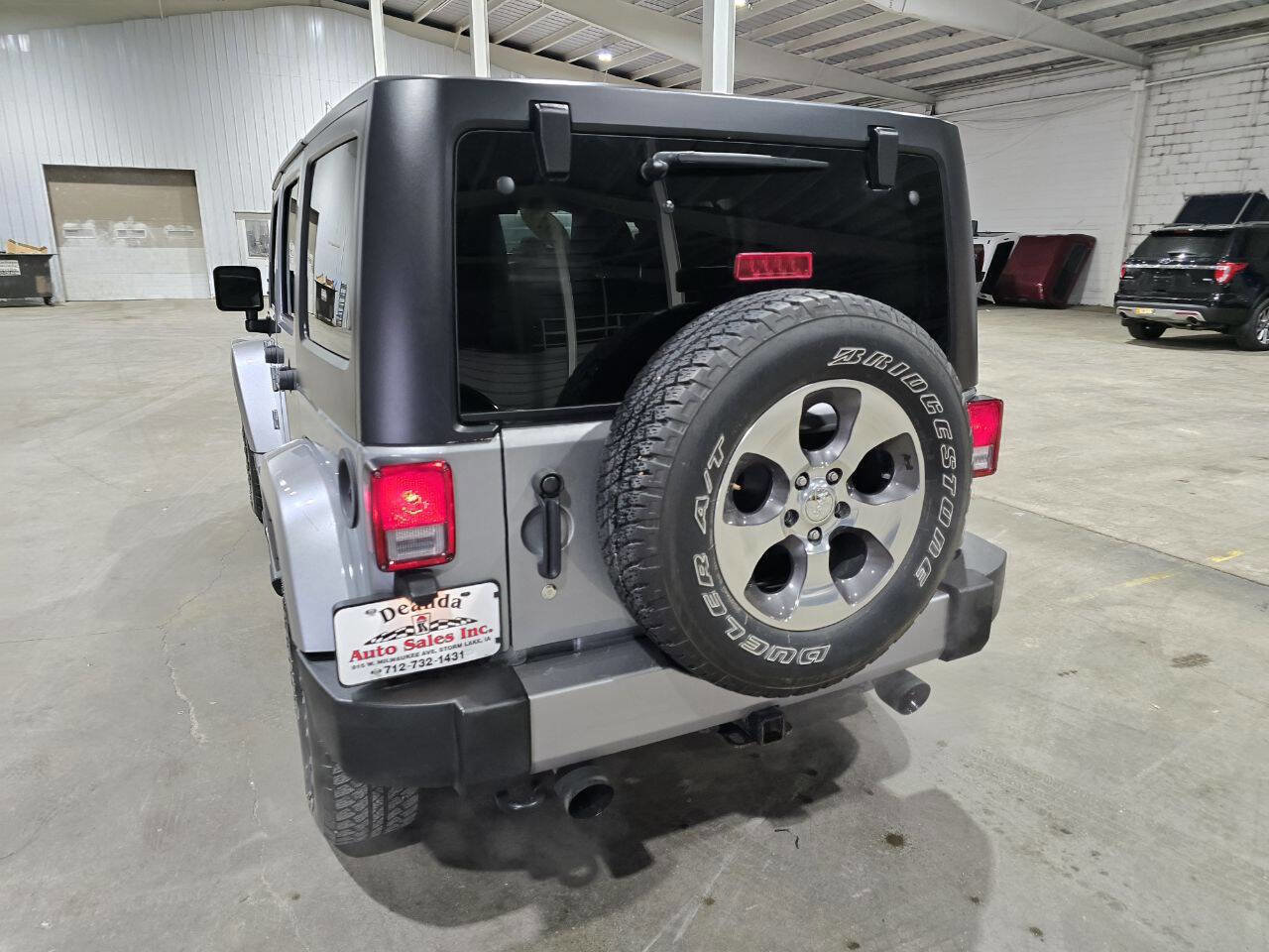 Used 2017 Jeep Wrangler Unlimited Sahara w/ Connectivity Group image 10
