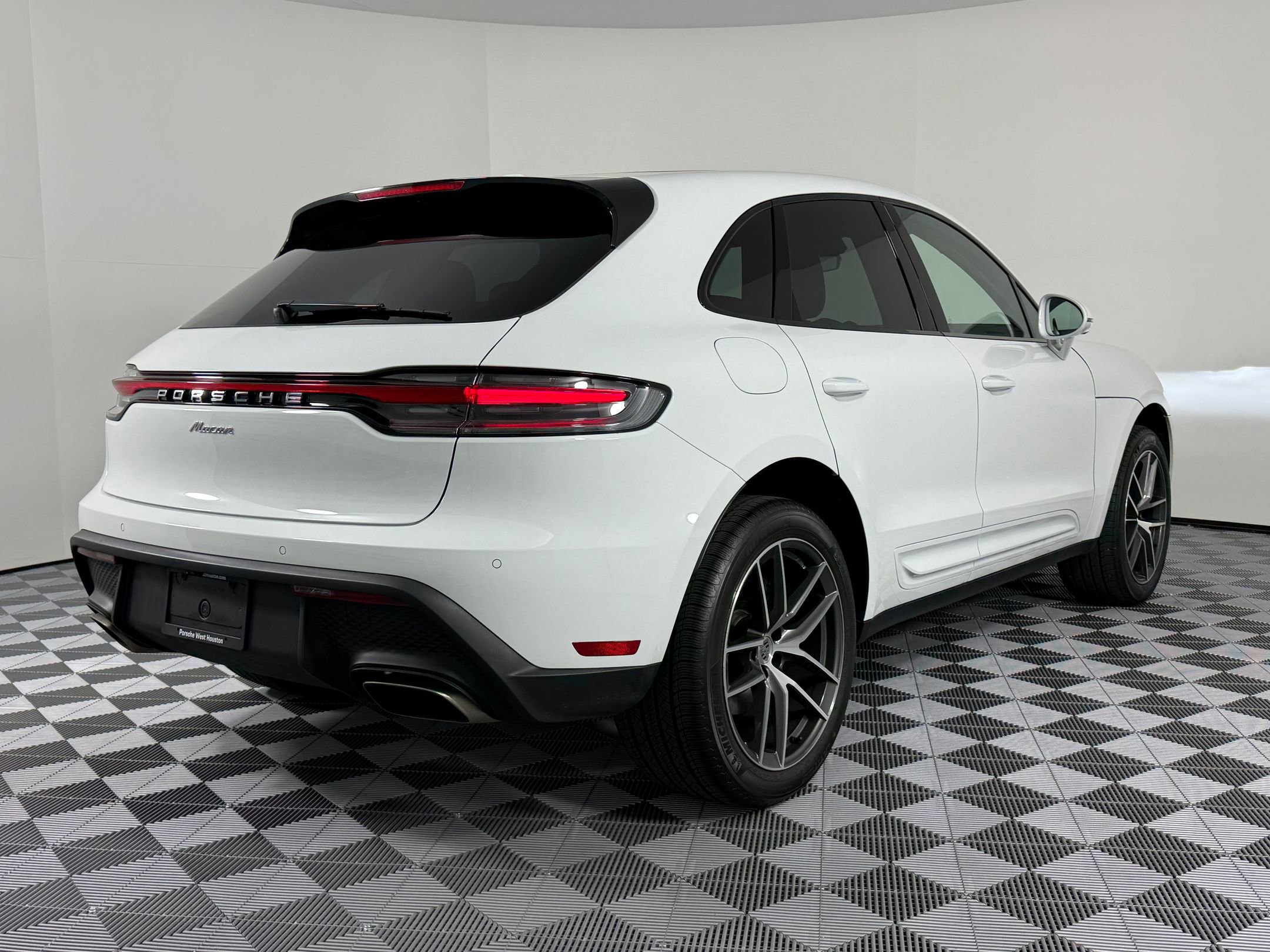 New 2025 Porsche Macan image 9