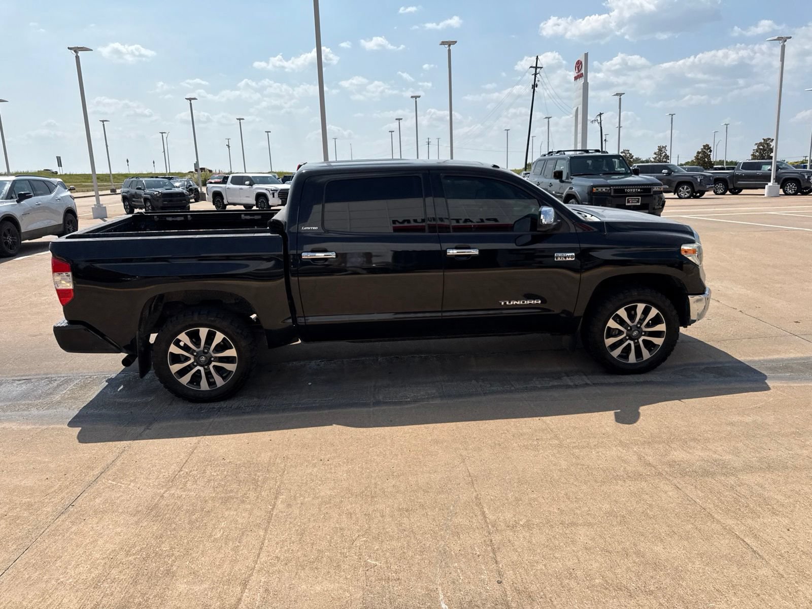 Used 2018 Toyota Tundra Limited w/ Limited Premium Package AWD/4WD image 29