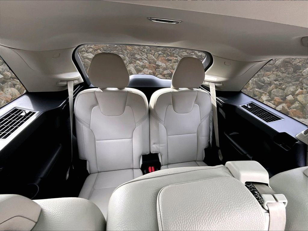 Used 2021 Volvo XC90 T6 Momentum w/ Protection Package Premier AWD/4WD image 25