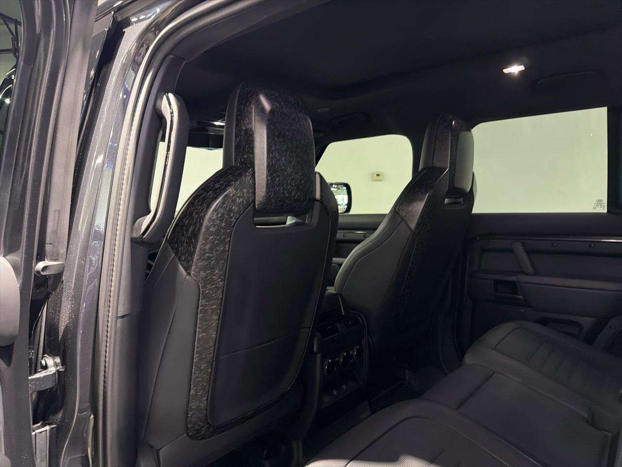 Used 2025 Land Rover Defender 110 image 26