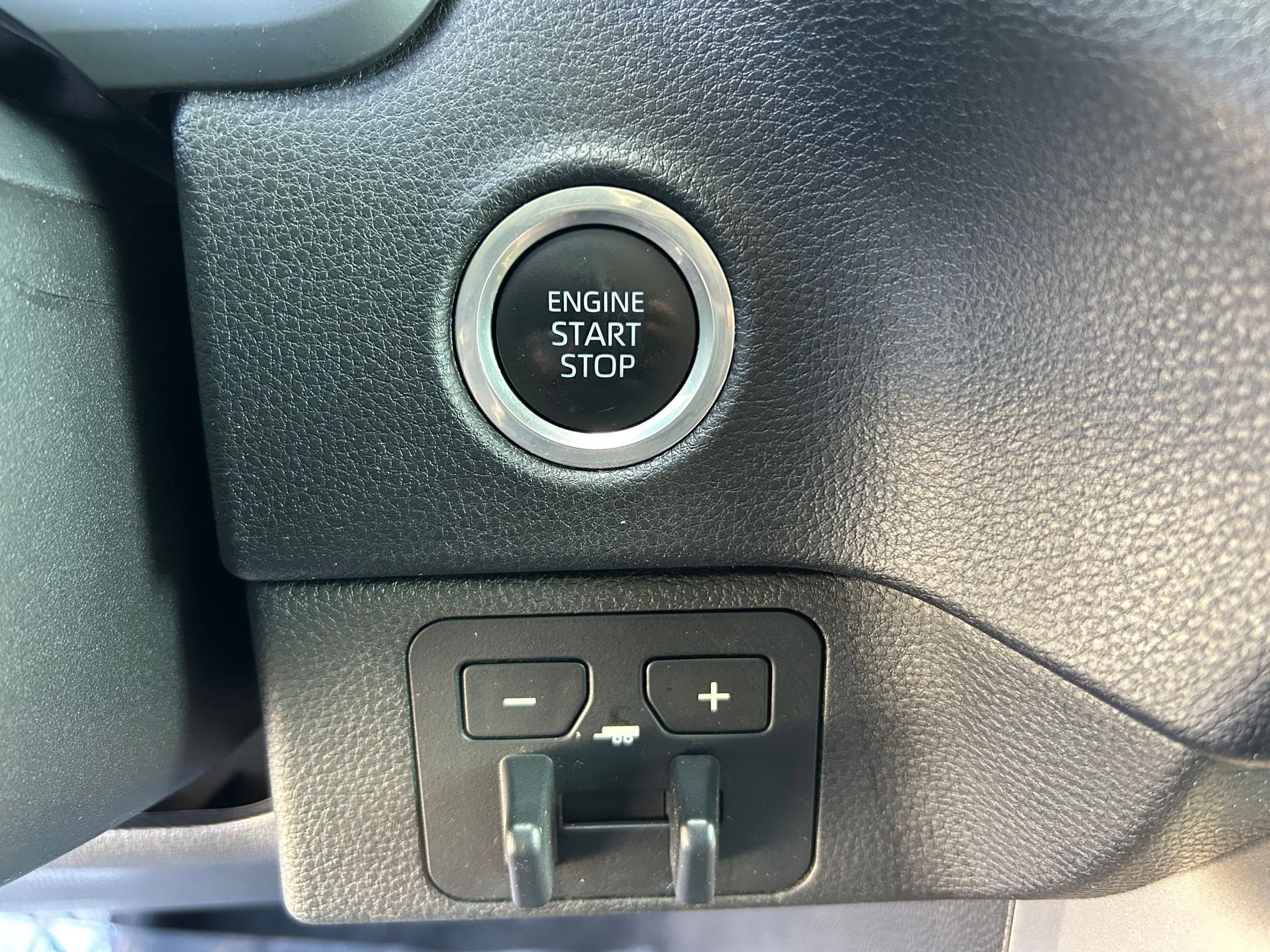 Used 2022 Toyota Tundra SR5 w/ Advanced Technology Package AWD/4WD image 18