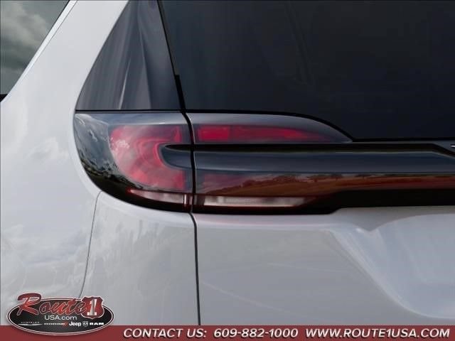 New 2027 Chrysler Pacifica Select AWD/4WD image 10