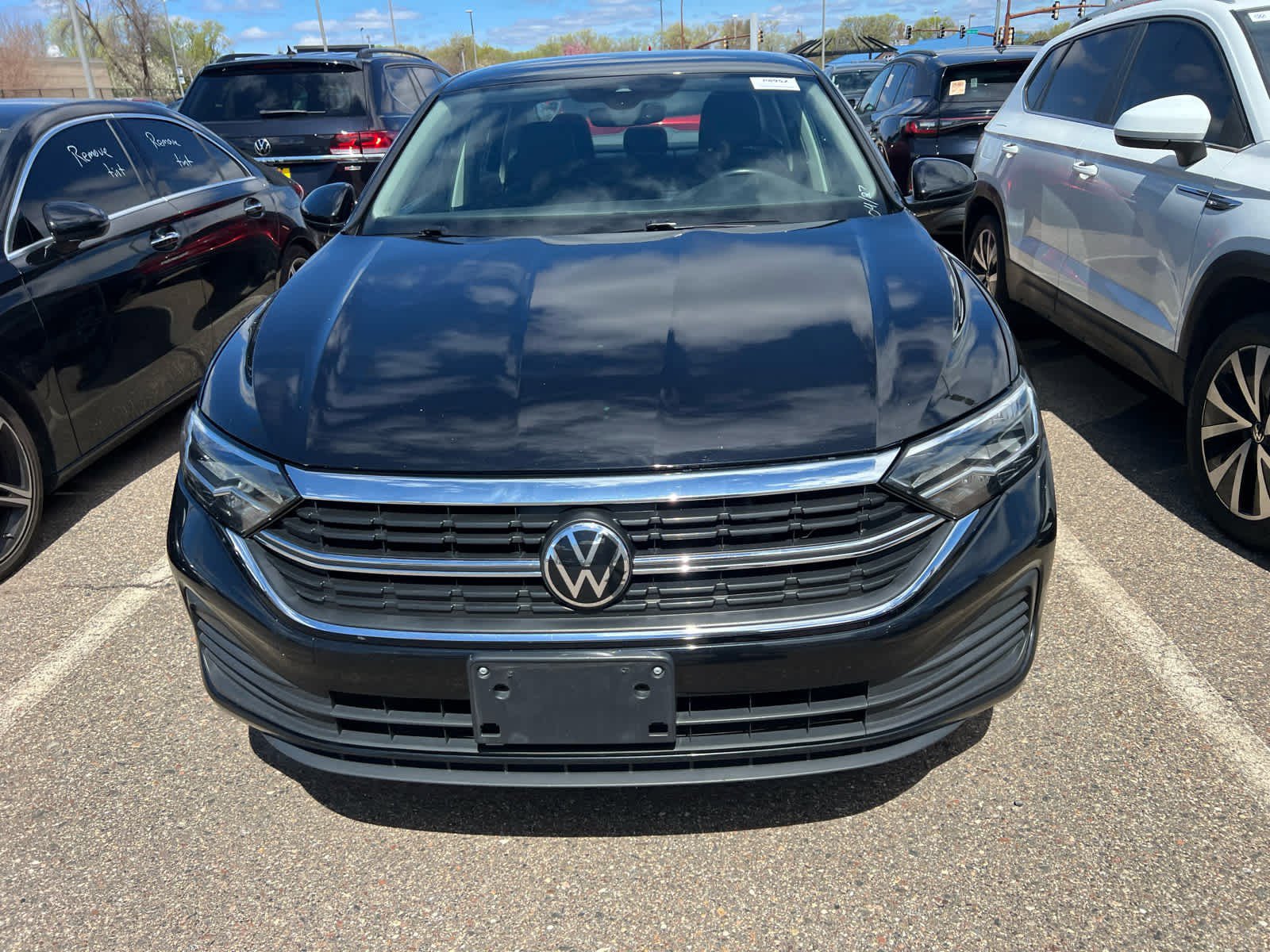 Used 2024 Volkswagen Jetta SE FWD image 2