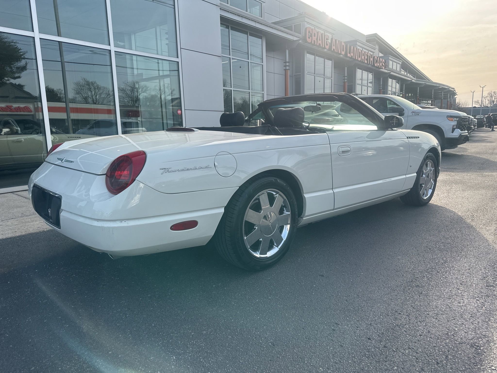 Used 2003 Ford Thunderbird video 3